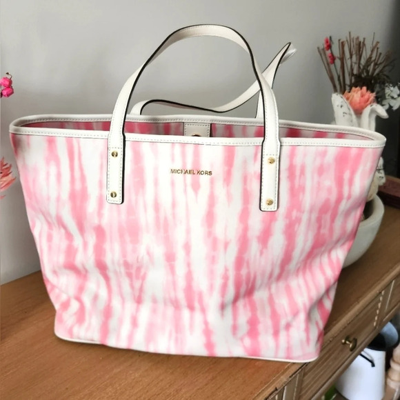 Michael Kors Handbags - Michael Kors Pink and White Tote Bag